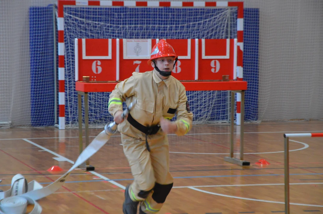 Halowe młodzieżowe zawody sportowo-pożarnicze w Górze Puławskiej