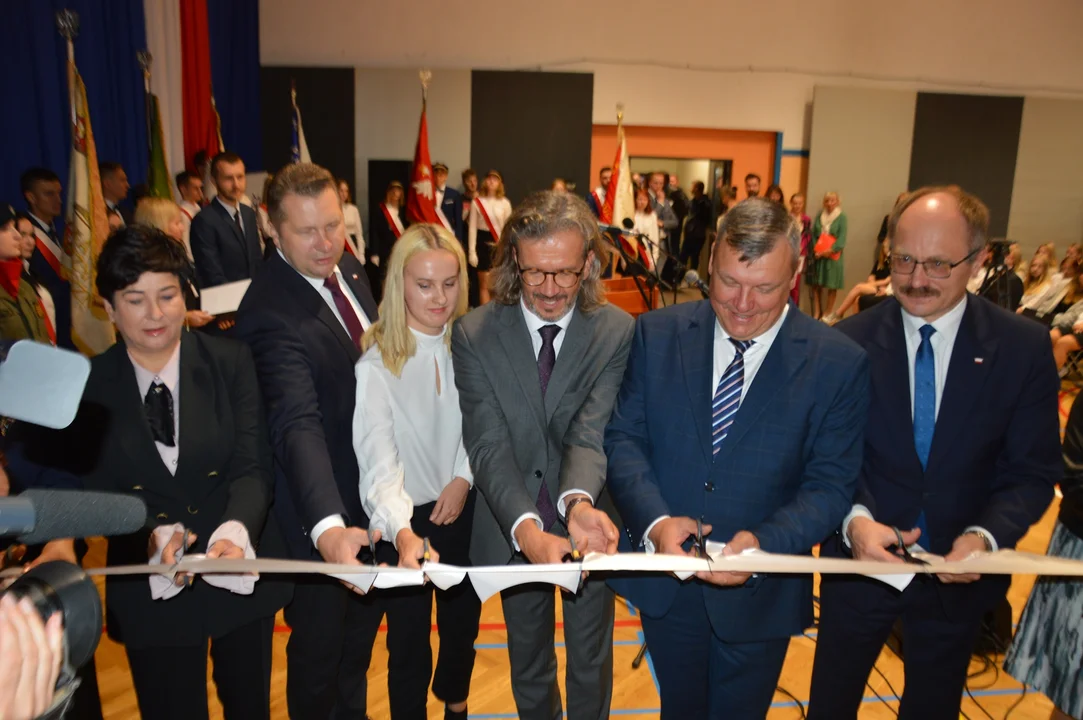 Minister Edukacji na otwarciu nowych boisk w "Szpulkach"