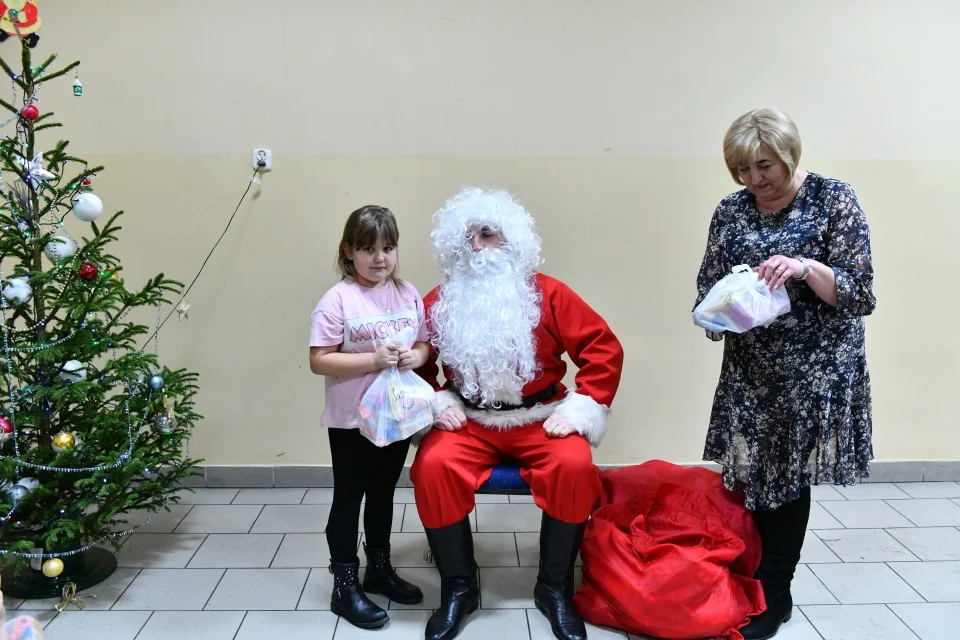 Zabawa choinkowa w Jeziorach (zdjęcia).