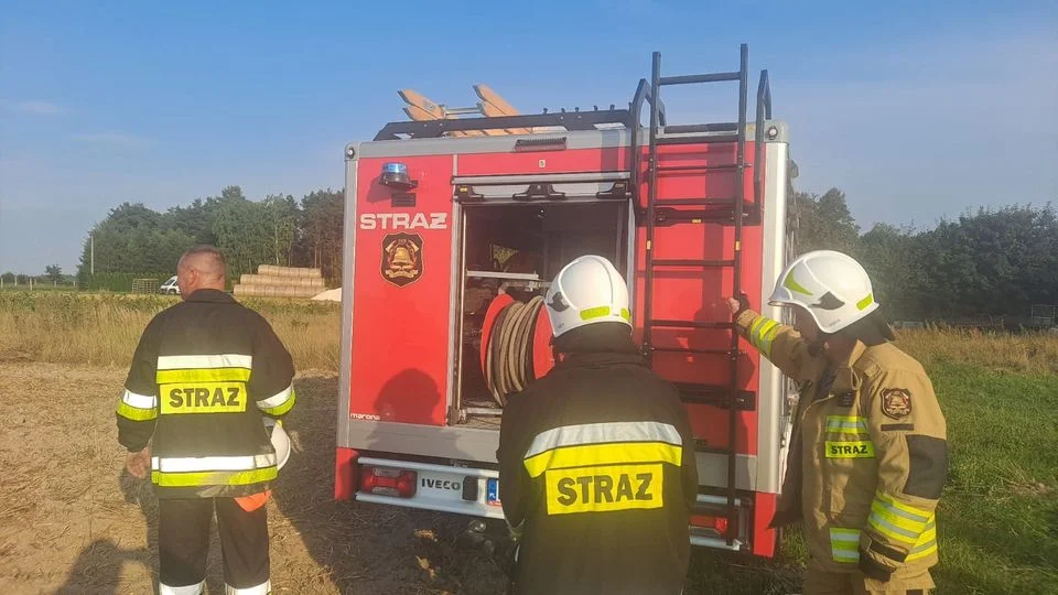 Pożar kombajnu w trakcie prac w gminie Serokomla