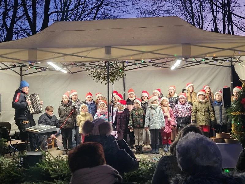 Mieszkańcy Gminy Wąwolnica podzielili się opłatkiem (zdjęcia) - Zdjęcie główne