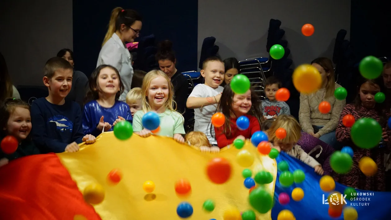 Niedziela z teatrem na Dzień Babci i Dziadka w ŁOK (dużo zdjęć) - Zdjęcie główne