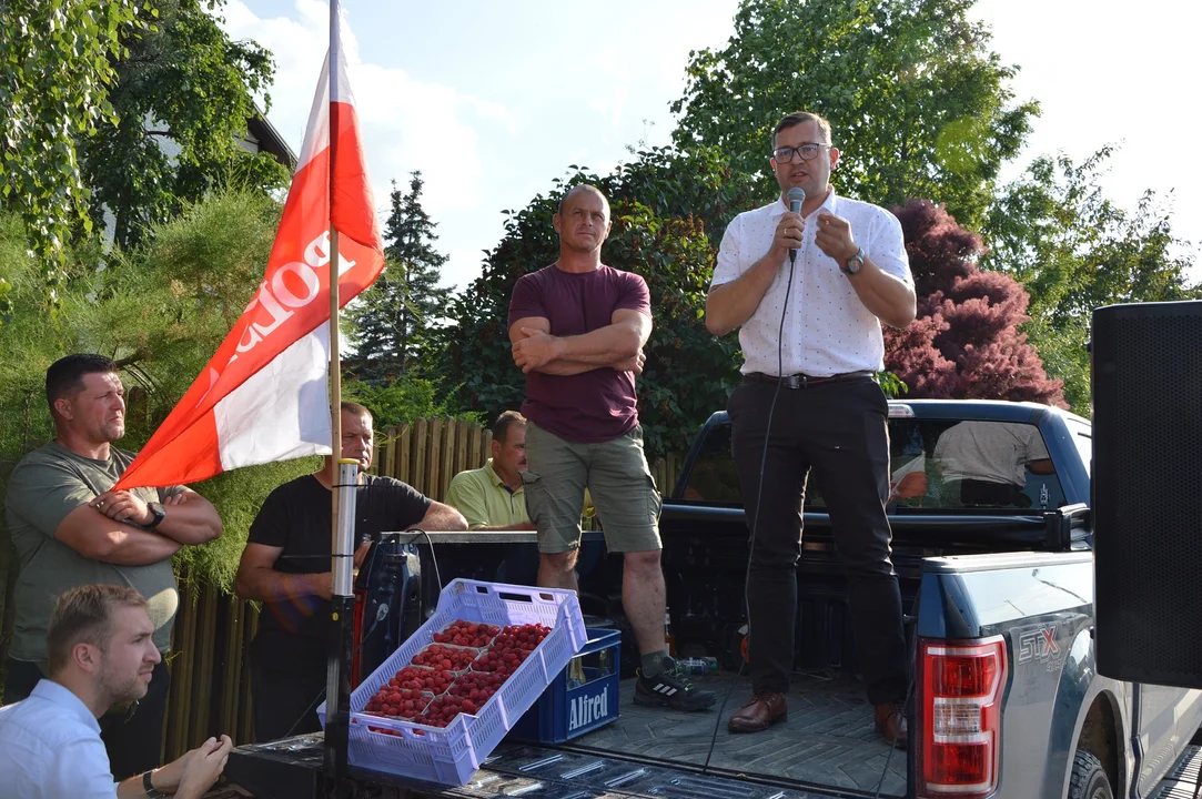 Protest producentów malin w Opolu Lubelskim