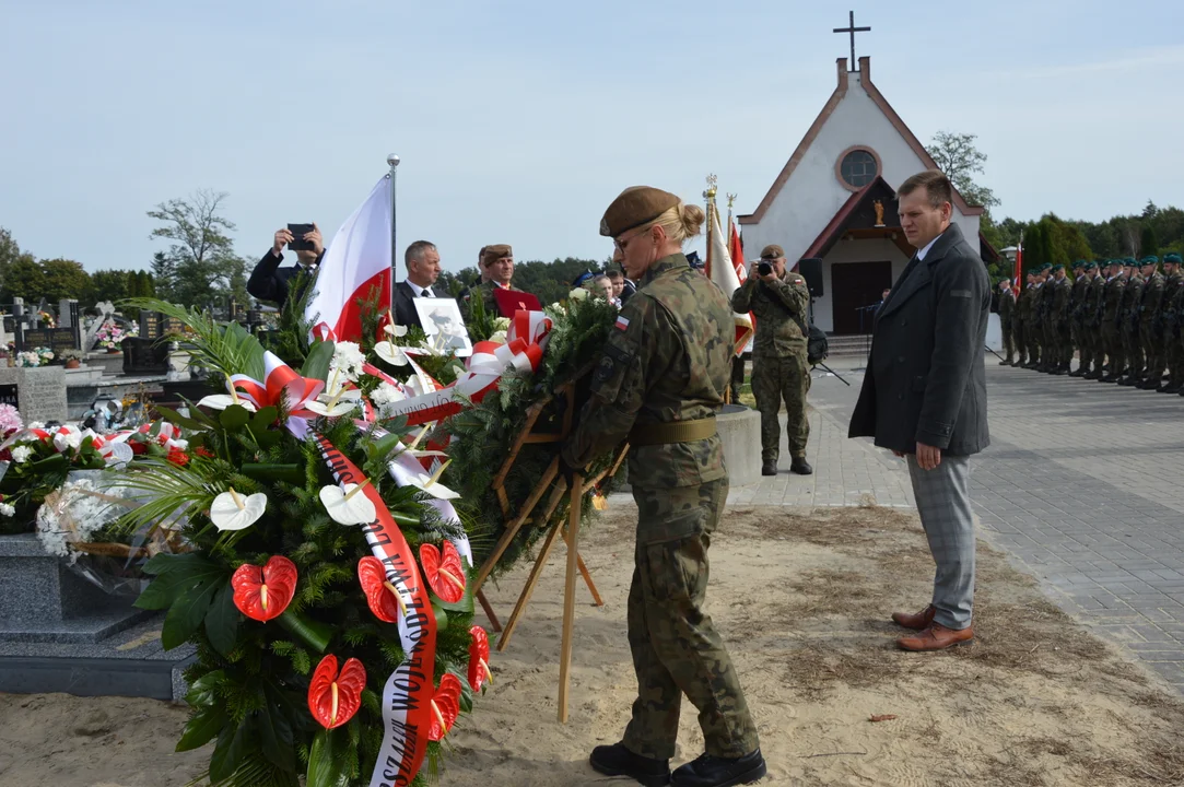 Odsłonięcie nagrobka żołnierza AK Karola Chlebickiego w Chodlu