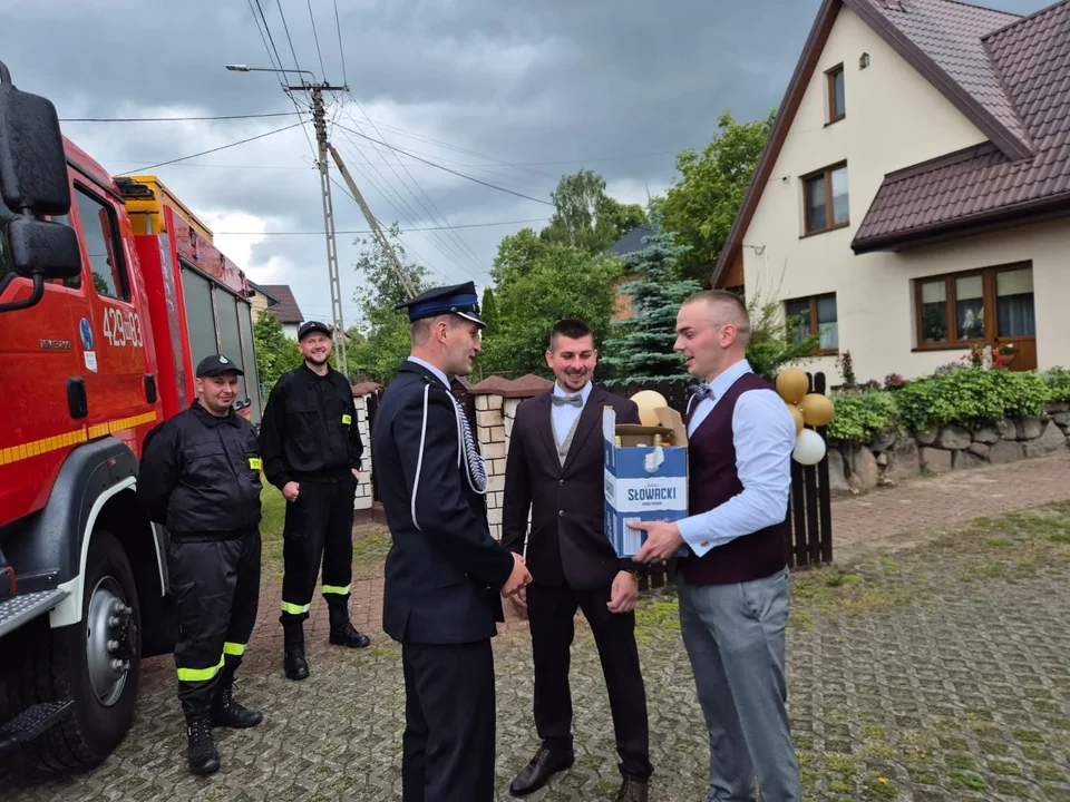 Najpierw wspólna służba, teraz wspólne życie. Wyjątkowy ślub w OSP Gocław