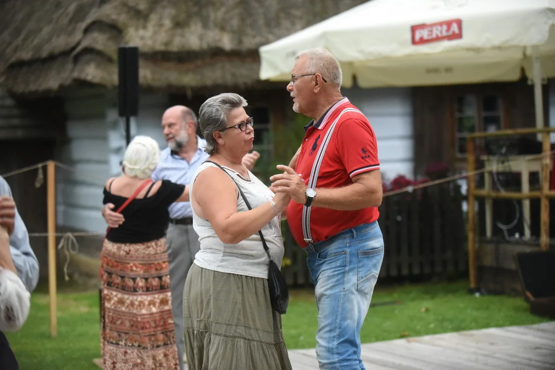 Potańcówka w skansenie