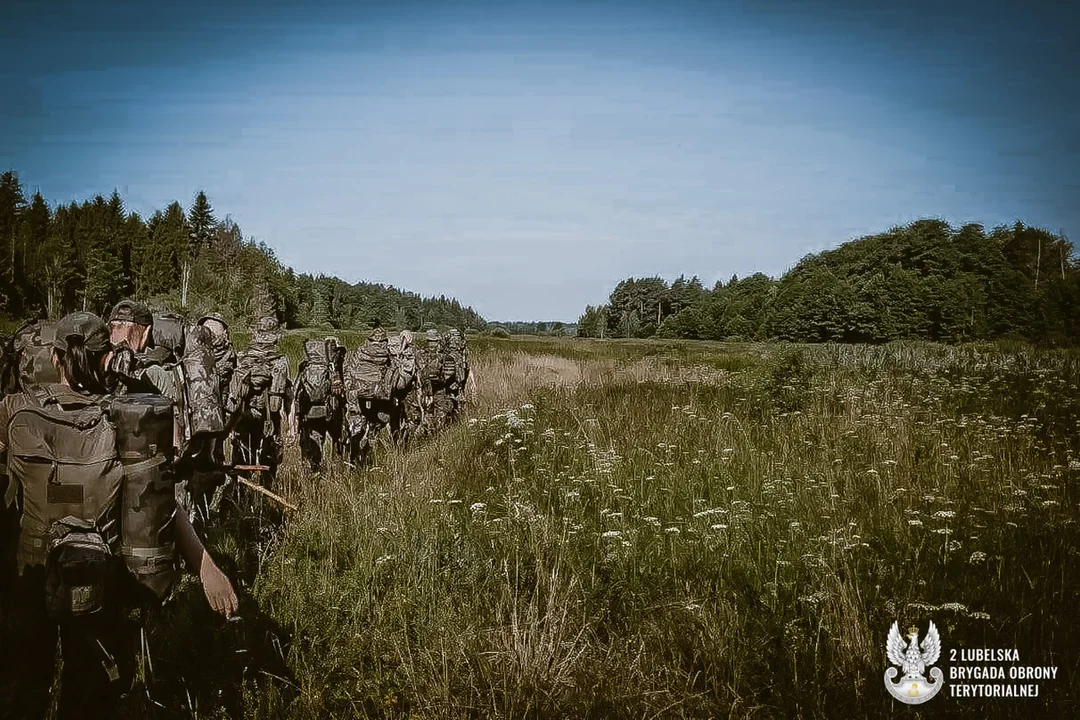 Lubelscy terytorialsi na marszu kondycyjnym z historią w tle - Zdjęcie główne