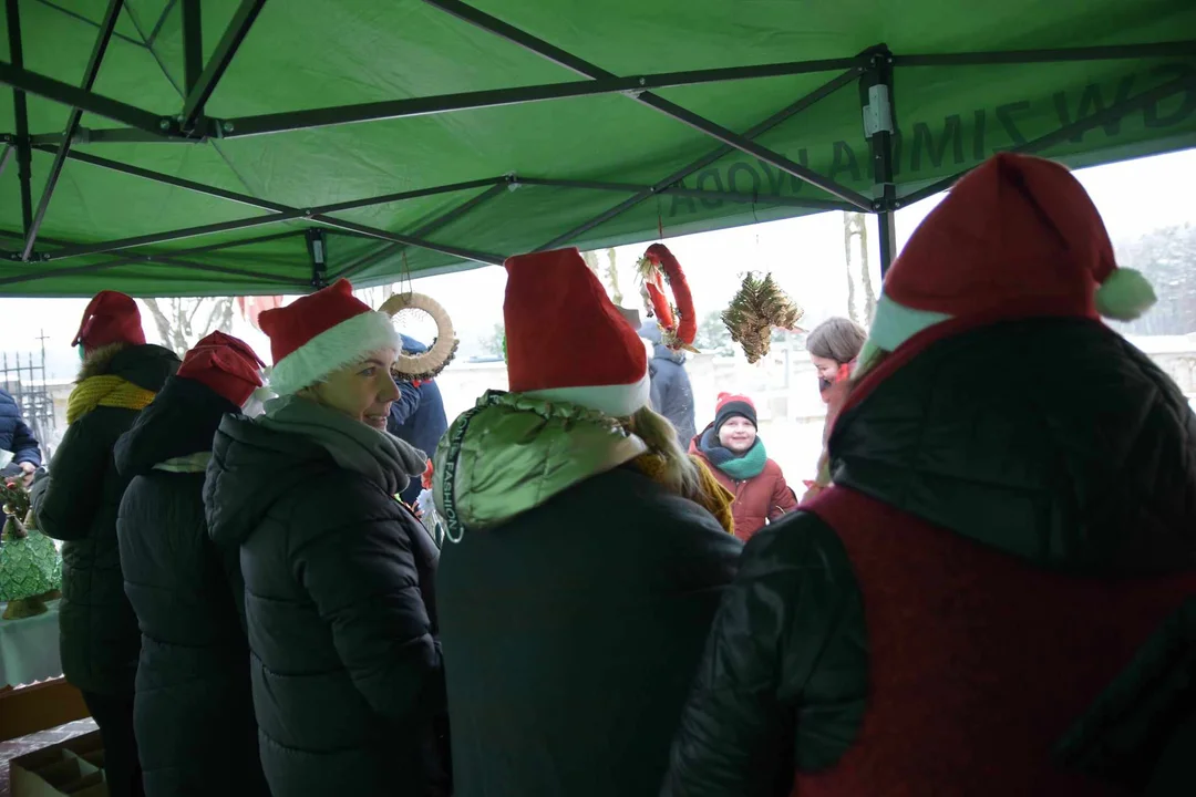 Koło Gospodyń Wiejskich w Zimnej Wodzie zaprosiło na kiermasz świąteczny na pomoc Marcie Ochnik