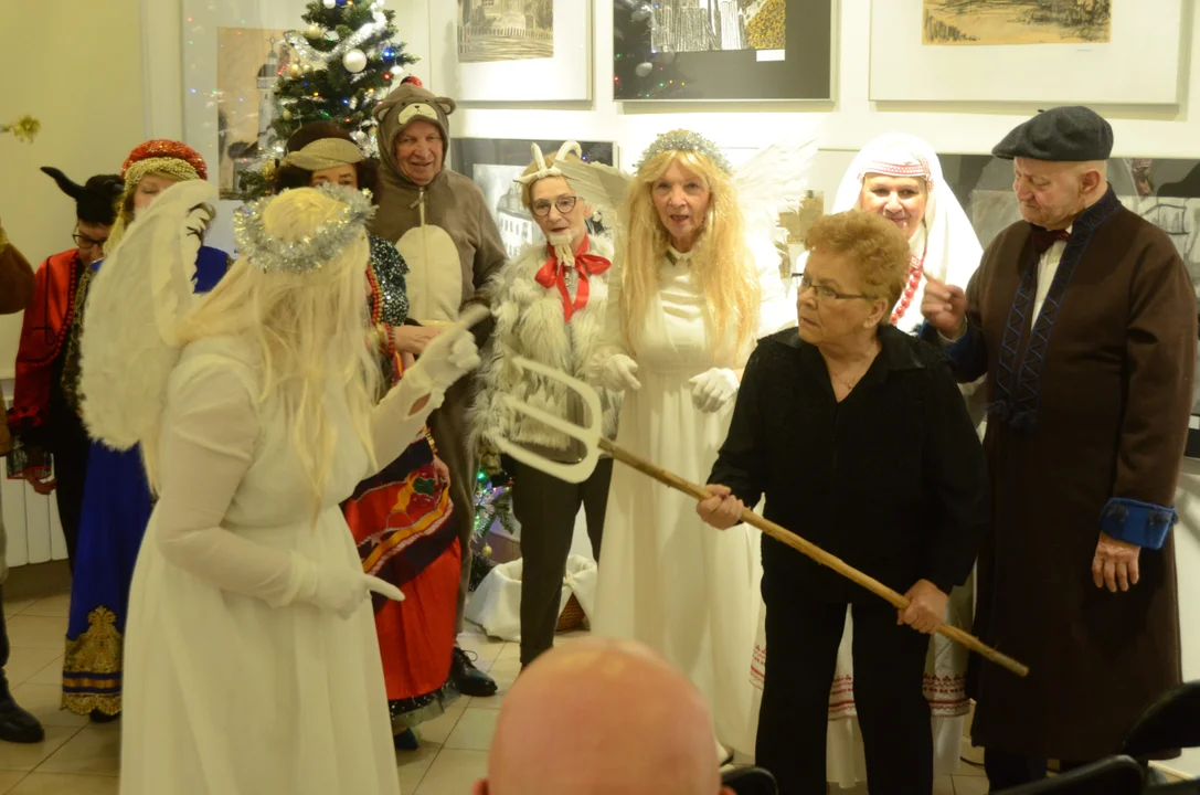 Magia świąt na scenie, czyli kolędowanie w Biłgoraju (foto) - Zdjęcie główne