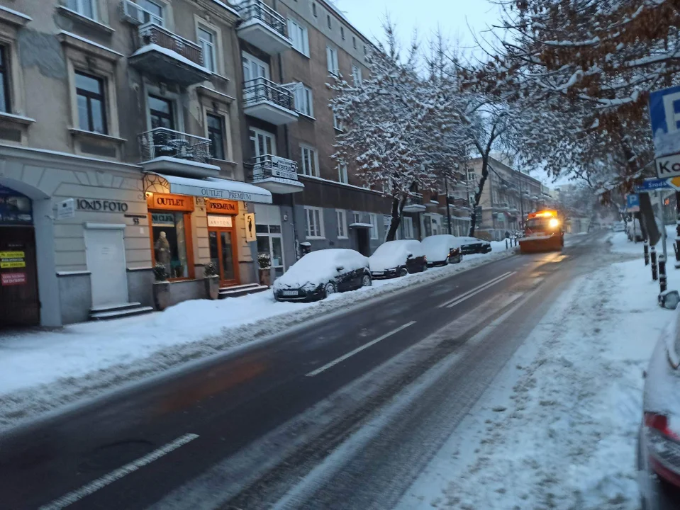 Lublin: Trwa odśnieżanie miasta. Miasto podało dotychczasowe koszty akcji