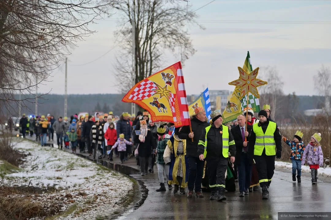 Orszak Trzech Króli przemaszerował przez Podebłocie - Zdjęcie główne