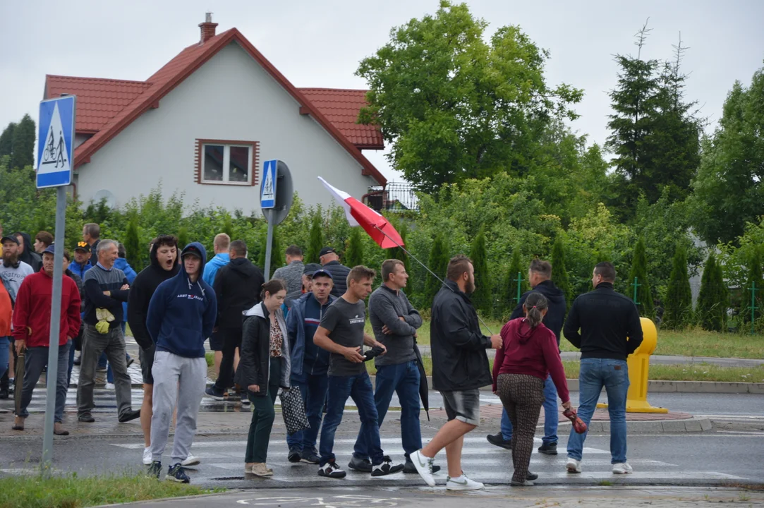 Protest producentów malin w Opolu Lubelskim. Dzień drugi