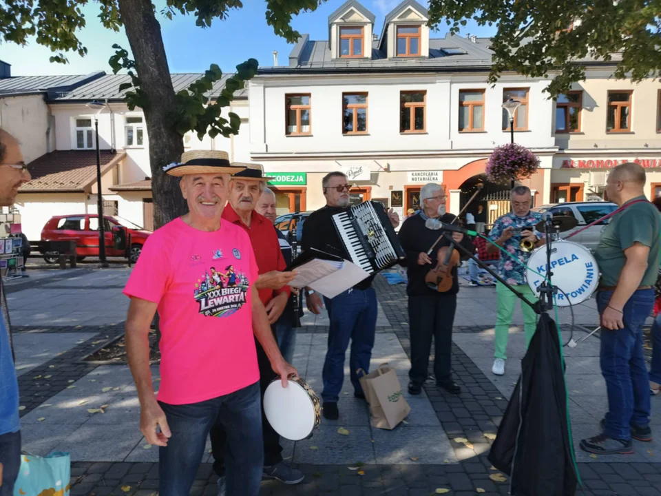 Giełda staroci z kapelą Lewartowianie (zdjęcia) - Zdjęcie główne