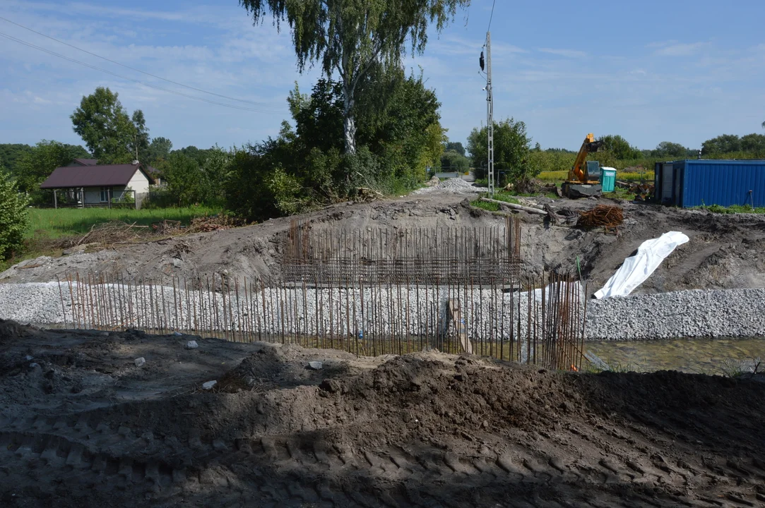 Trwają prace związane z przebudową mostu znajdującego się na ul. Pomorskiej w Opolu Lubelskim