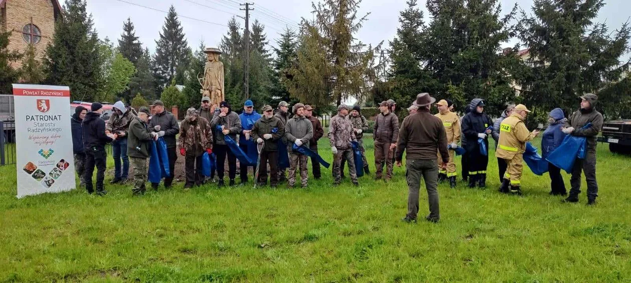 Sprzątanie lasu w Olszewnicy