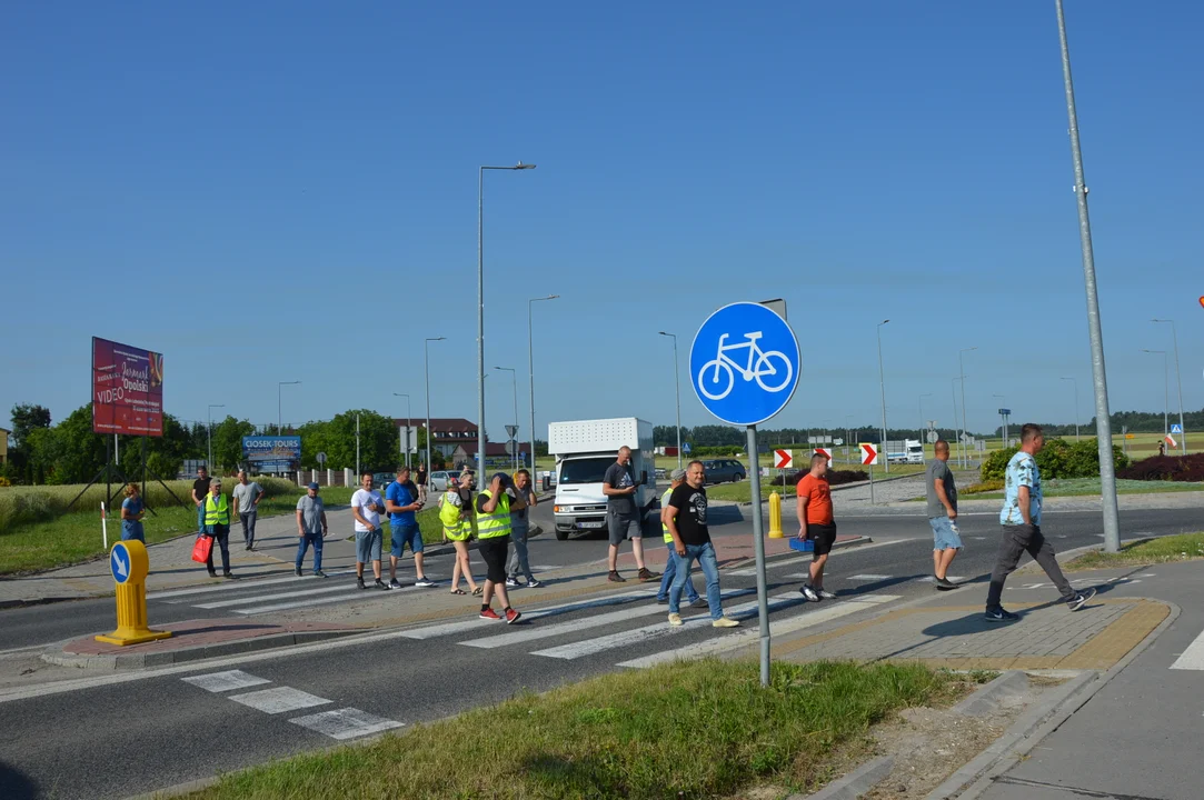 Poniedziałkowa akcja protestacyjna producentów malin w Opolu Lubelskim