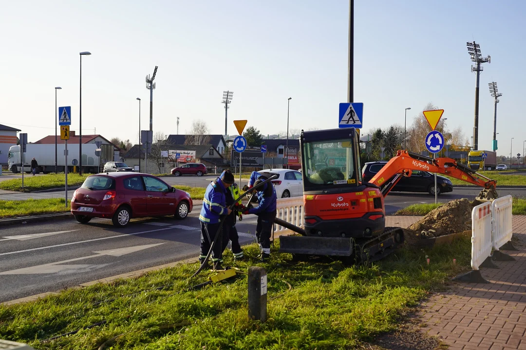 Nie ustają zmiany w infrastrukturze drogowej Łęcznej. Teraz doświetlają przejścia dla pieszych - Zdjęcie główne