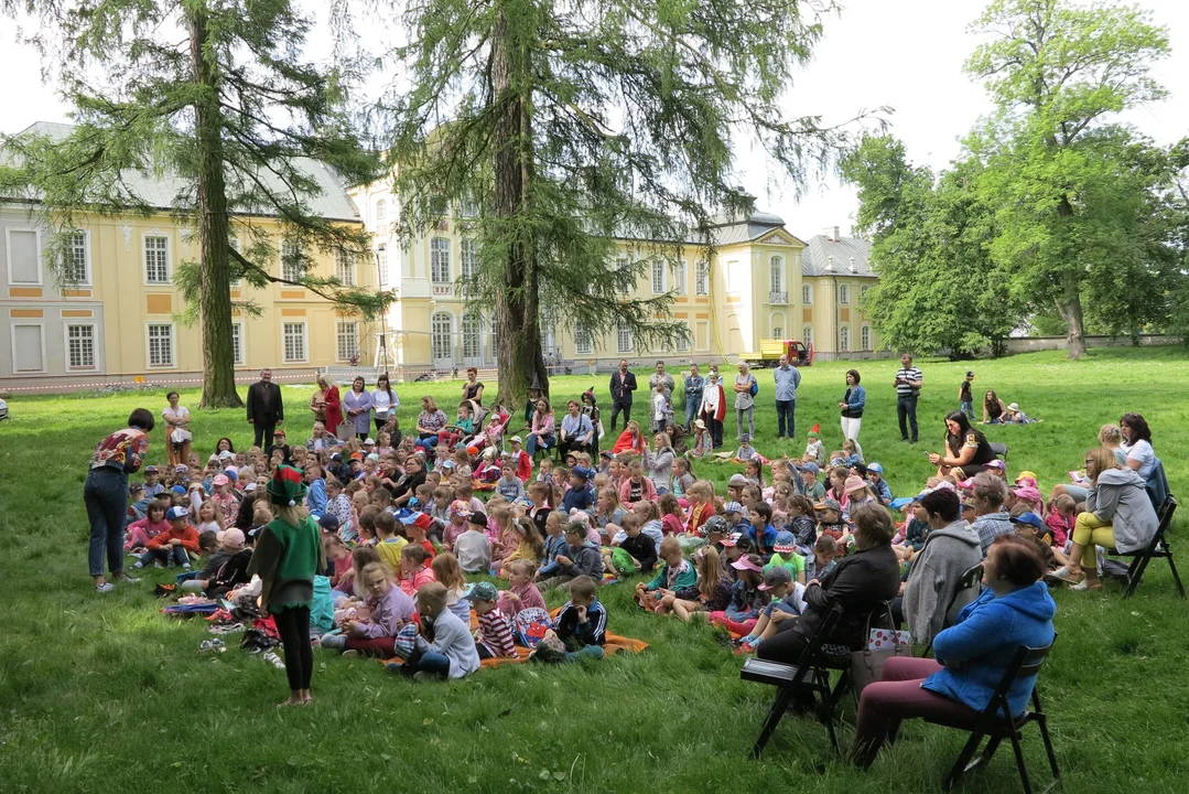 Baśniowe Spotkania 2023  w  miejskiej bibliotece z pisarką  Niną Lussą - Zdjęcie główne