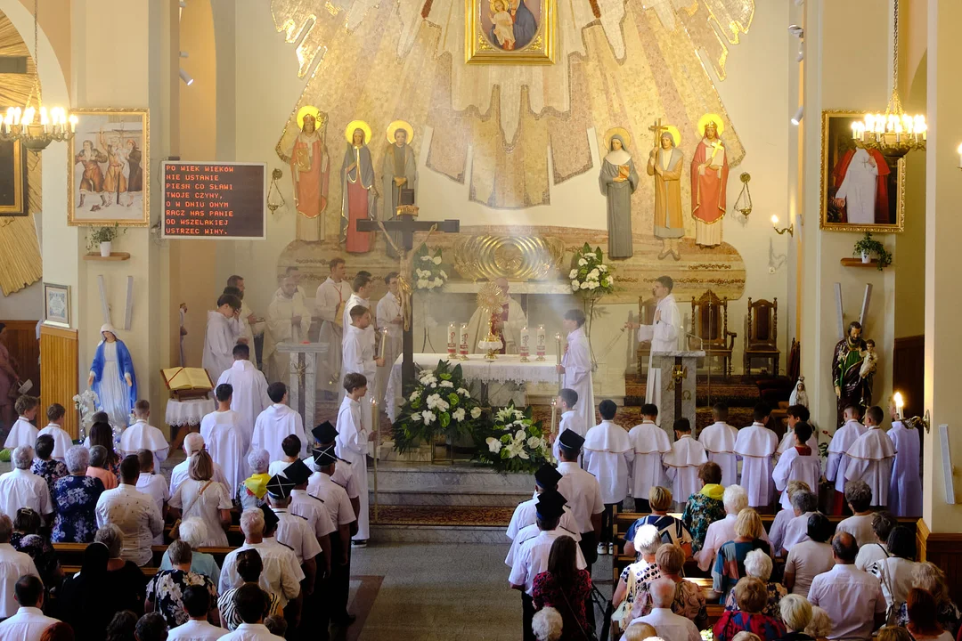 Procesja Bożego Ciała w parafii Matki Kościoła w Łukowie