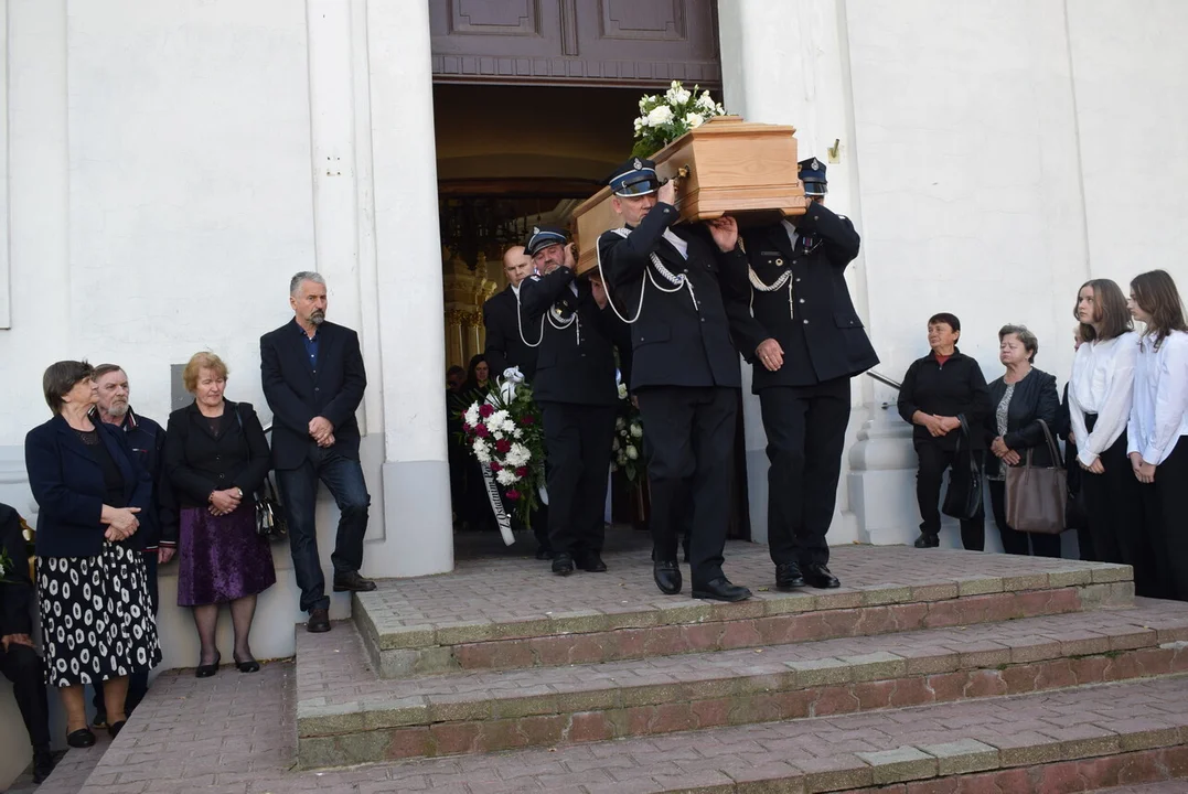 Gmina Michów pożegnała wójta. Pogrzeb Romana Adamczyka (zdjęcia) - Zdjęcie główne