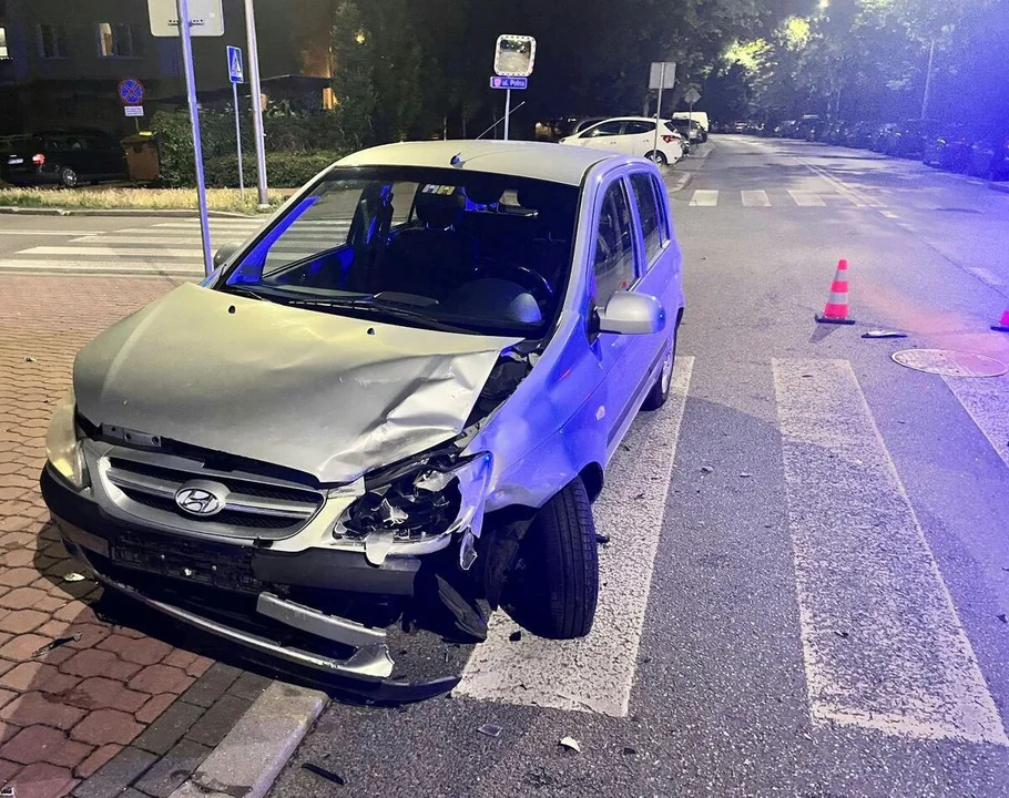 Puławy: Osobówki zderzyły się na skrzyżowaniu. Jedna osoba trafiła do szpitala