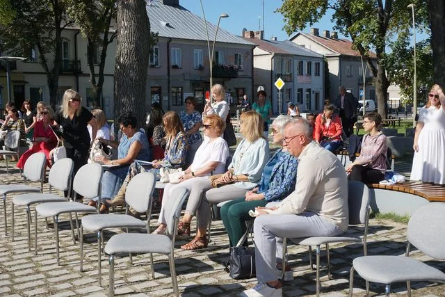 Narodowe Czytanie, Skwer Miejski w Opolu Lub.