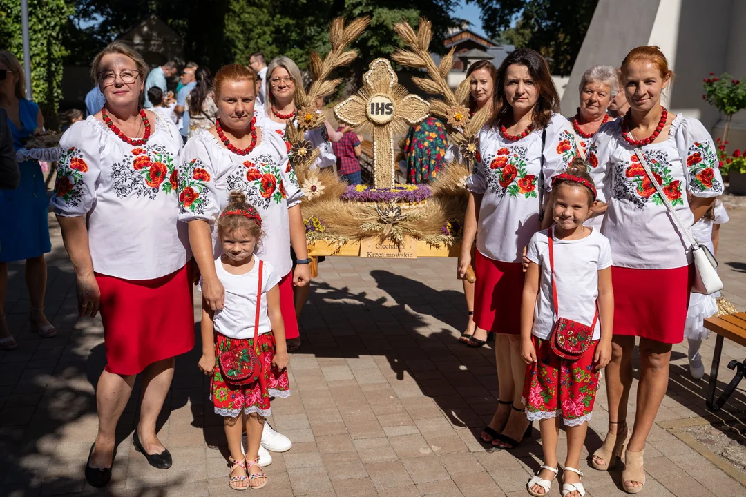 Dożynki w Łęcznej. Burmistrz podzielił się chlebem z mieszkańcami (ZDJĘCIA) - Zdjęcie główne