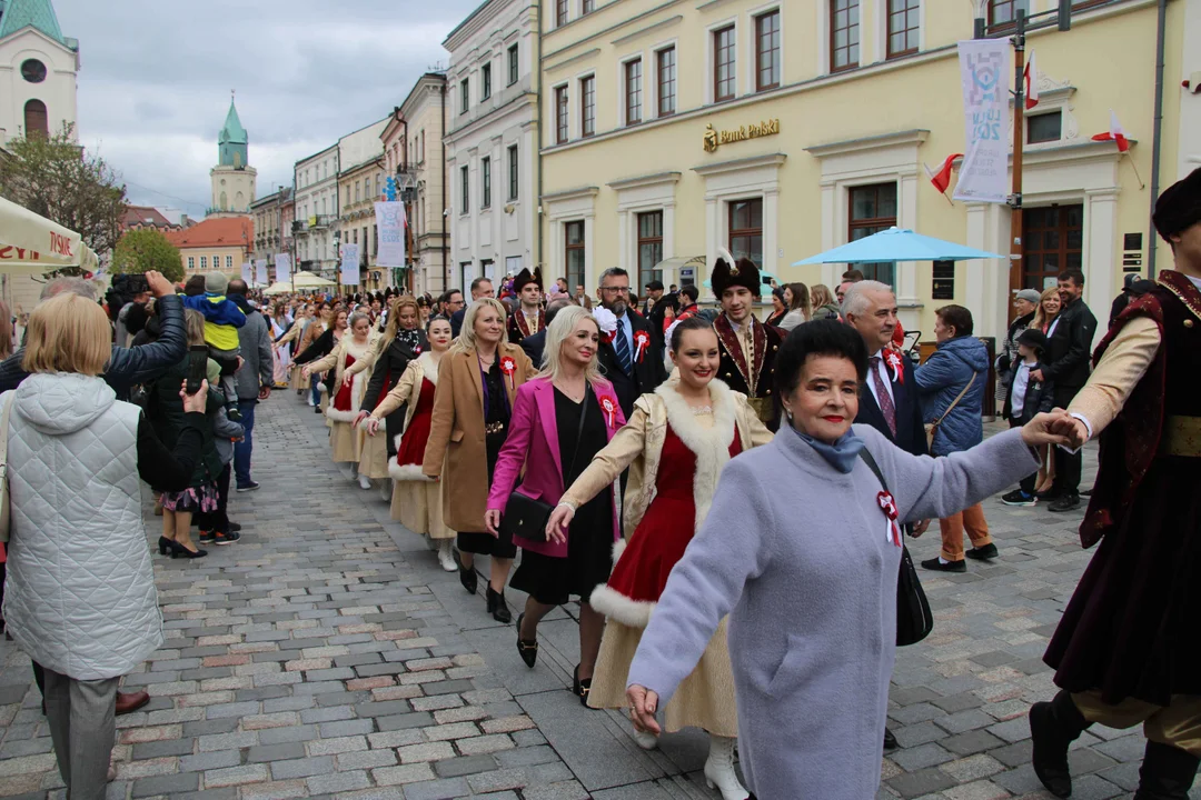 Obchody 3 maja w Lublinie. Mieszkańcy zatańczyli wspólnie Poloneza