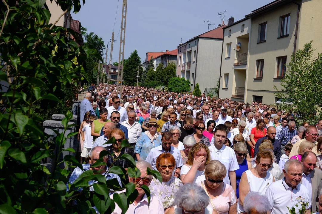 Procesja Bożego Ciała w parafii Matki Kościoła w Łukowie