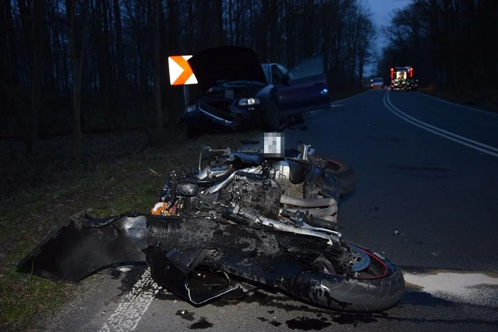 Powiat bialski: Motocyklista zderzył się z autem jadącym z przeciwka - Zdjęcie główne