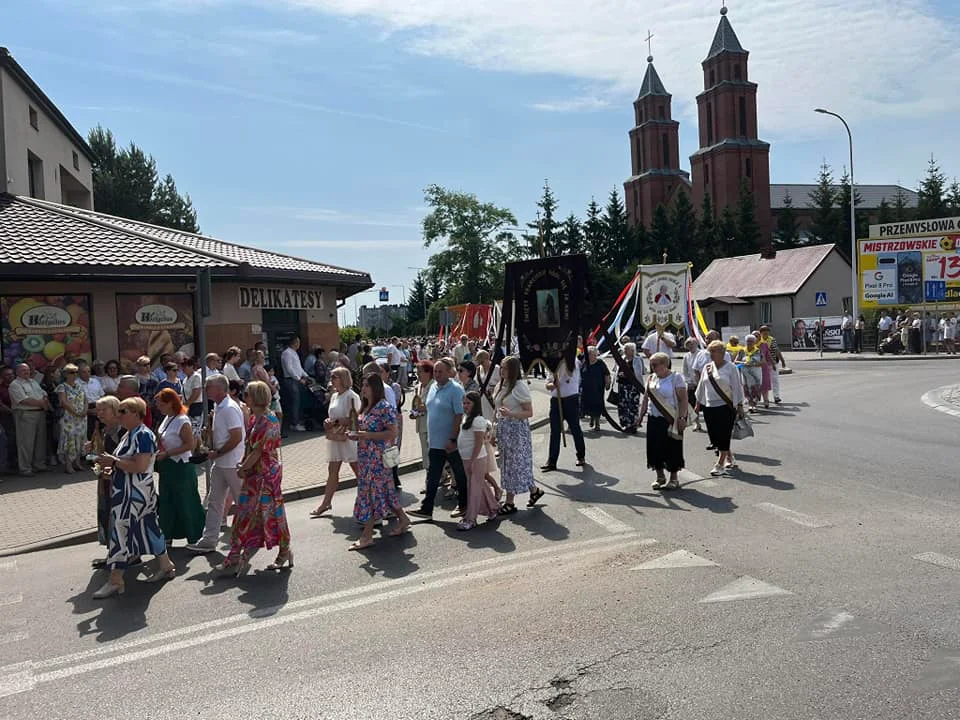 Procesja Bożego Ciała w parafii Matki Kościoła w Łukowie