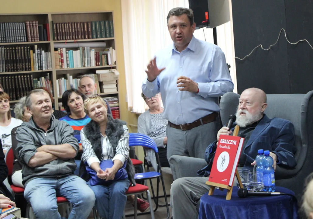 Profesor Jerzy Bralczyk w bibliotece w Lubartowie. Językoznawca mówił o "Panu Tadeuszu", feminatywach i wulgaryzmach (zdjęcia) - Zdjęcie główne