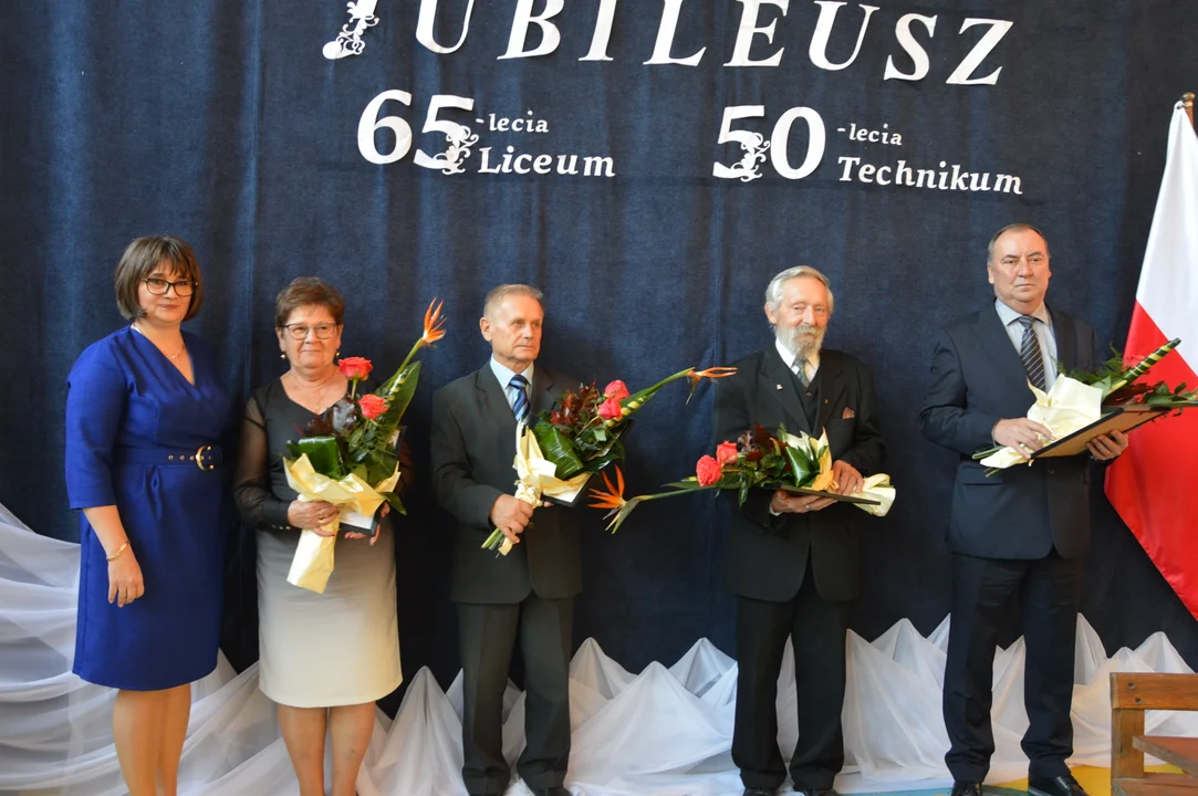 Poniatowa: Podwójny jubileusz szkół. 65-lecie liceum i 50-lecie technikum (ZDJĘCIA) - Zdjęcie główne