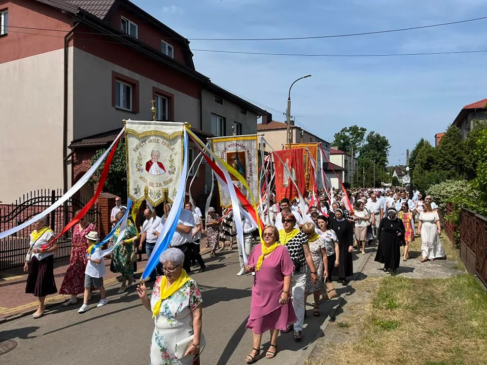 Procesja Bożego Ciała w parafii Matki Kościoła w Łukowie