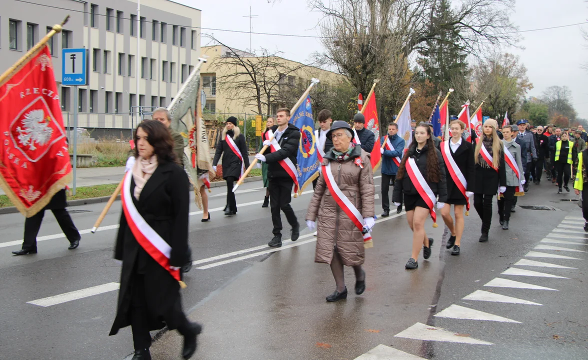 Święto Niepodległości w Lubartowie. Msza, pochód i składanie wieńców (zdjęcia) - Zdjęcie główne