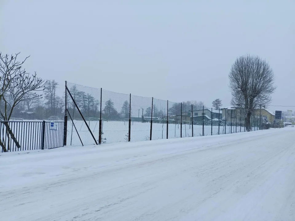 Wilków: Trudne warunki dla pieszych i kierowców