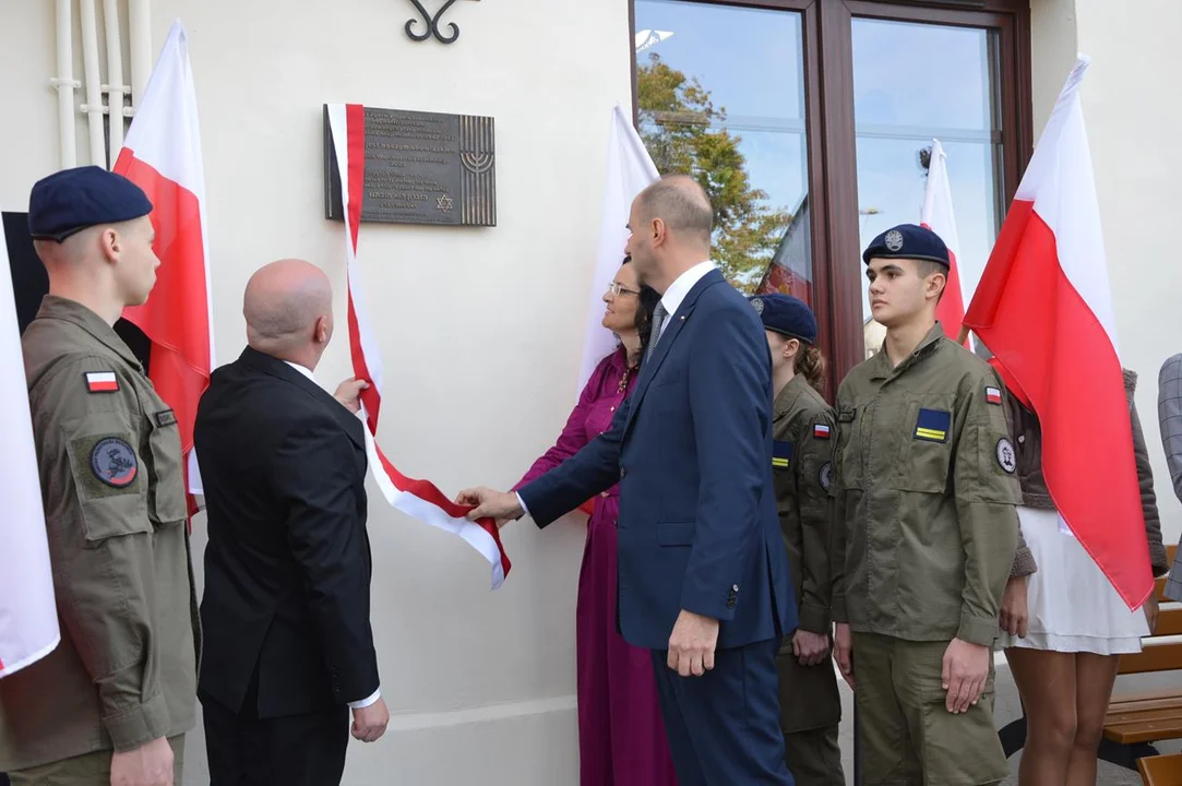 Odsłonięcie tablicy poświęconej zamordowanym Żydom z Opola Lubelskiego