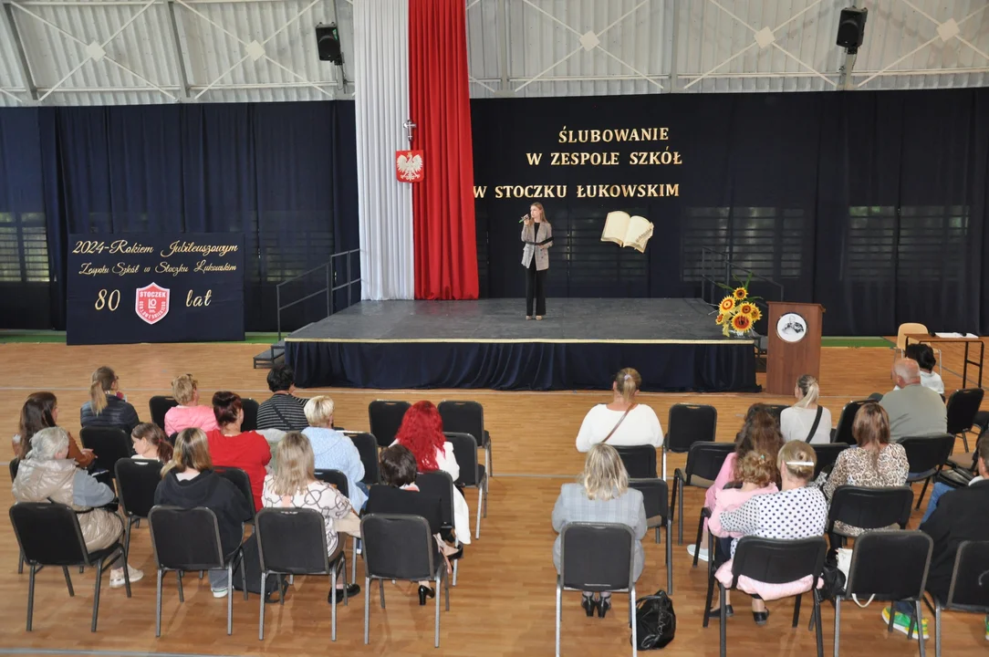 Ślubowanie klas pierwszych w Zespole Szkół w Stoczku Łukowskim