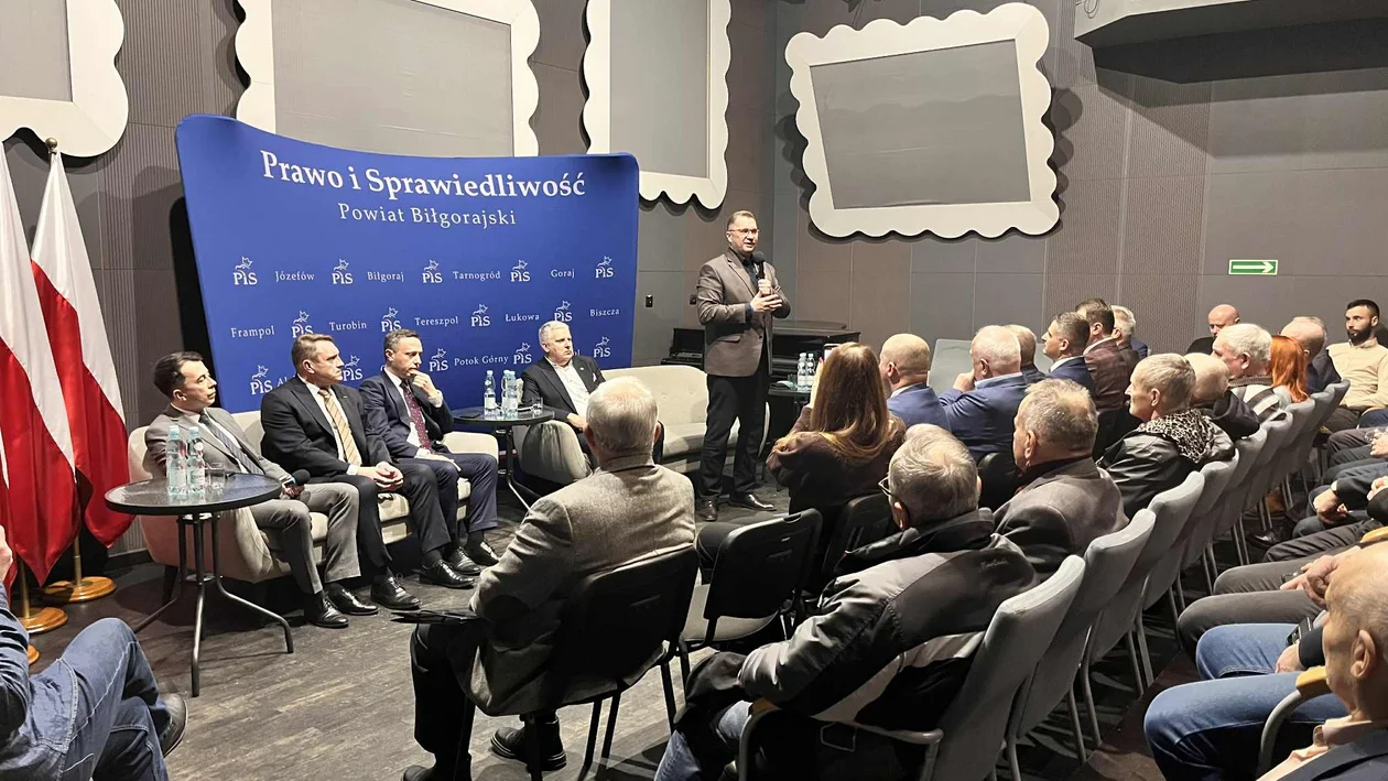 Polityczny objazd PiS dotarł do Biłgoraja. Trwa spotkanie z posłami - Zdjęcie główne