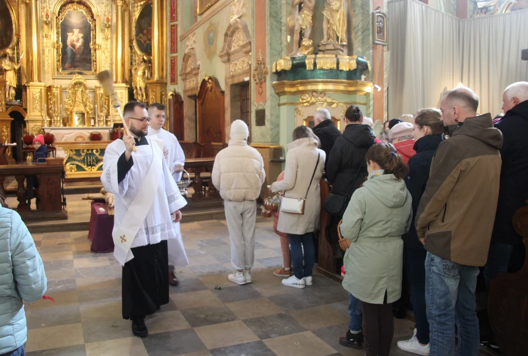 Poświęcenie pokarmów u św. Anny w Lubartowie