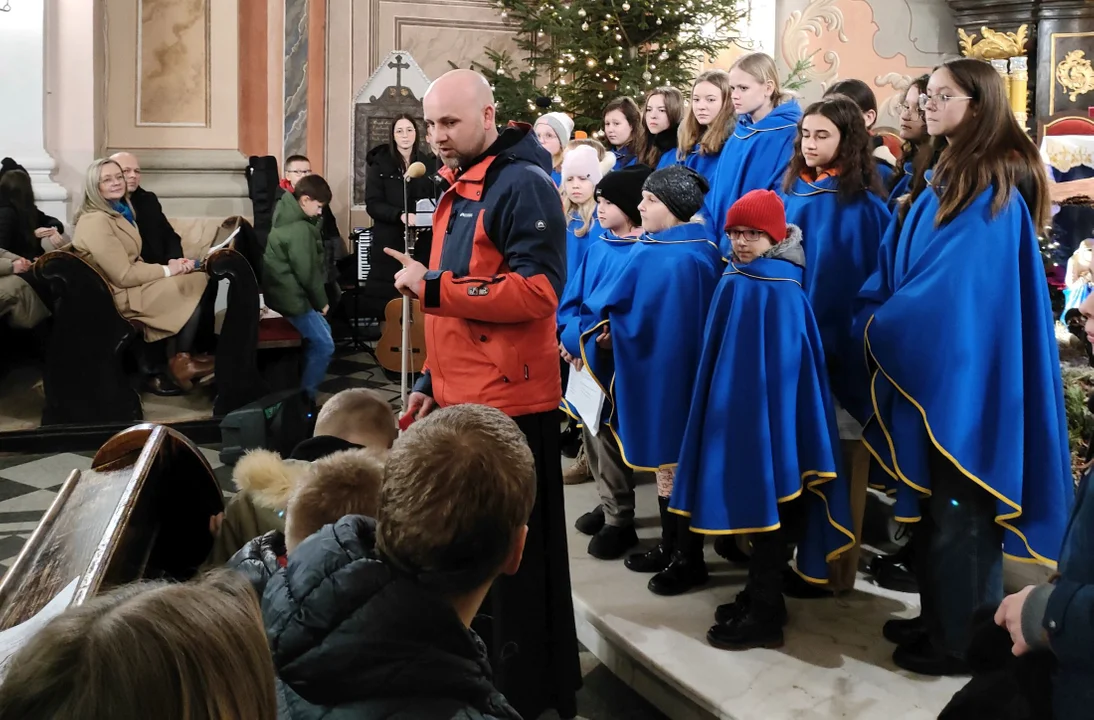 Schola „Promyczki” zaśpiewała kolędy i pastorałki (ZDJĘCIA)