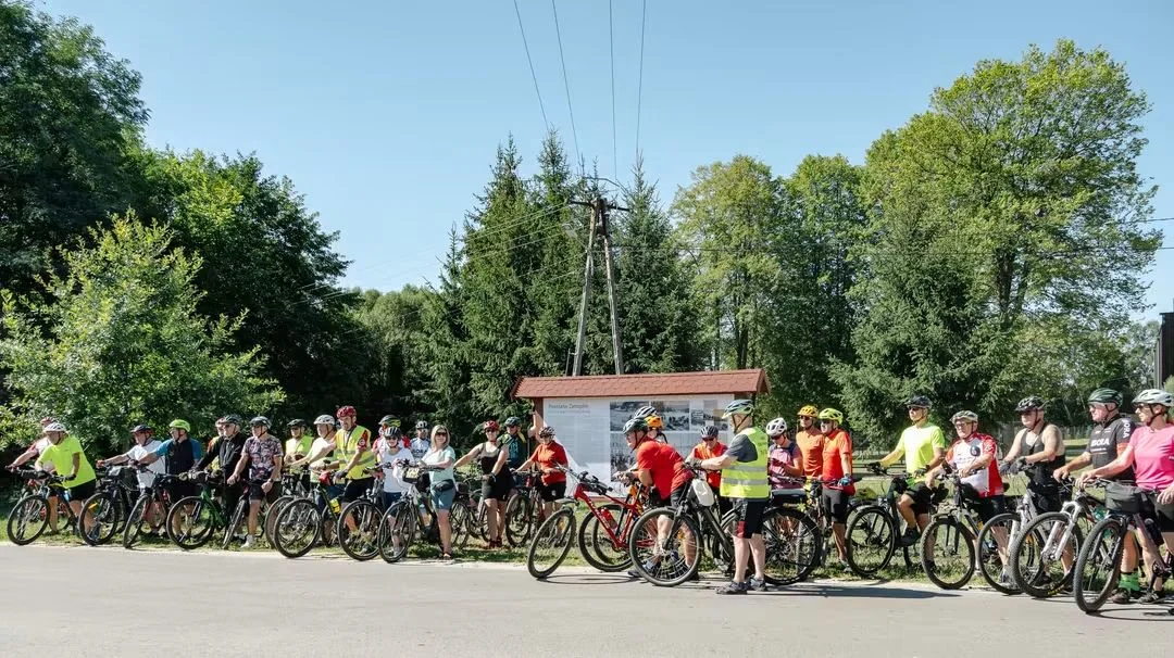 Rowerowym szlakiem historii – wyjątkowy rajd z okazji Święta Wojska Polskiego (foto) - Zdjęcie główne
