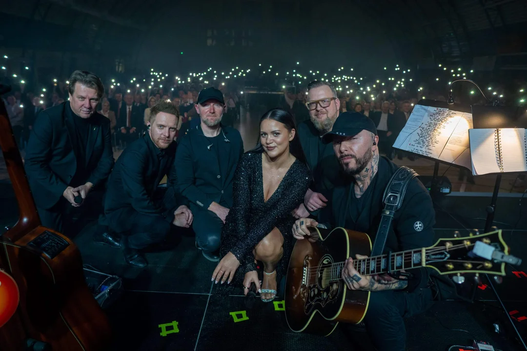 Koncert Kolęd i Słodkich Serc. Mieszkańcy zaśpiewali kolędy z zespołem Blue Cafe [ZDJĘCIA] - Zdjęcie główne