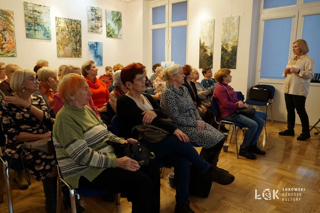 Spotkanie dla ŁUTW pt. „Leki a żywność” (zdjęcia) Czym popijać leki, aby nie zniwelować ich działania? - Zdjęcie główne