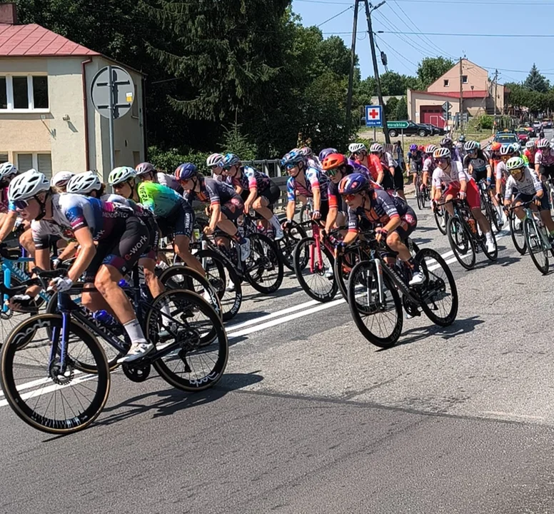 Policjanci zabezpieczyli trasę Tour de Pologne Women w powiecie opolskim (foto) - Zdjęcie główne