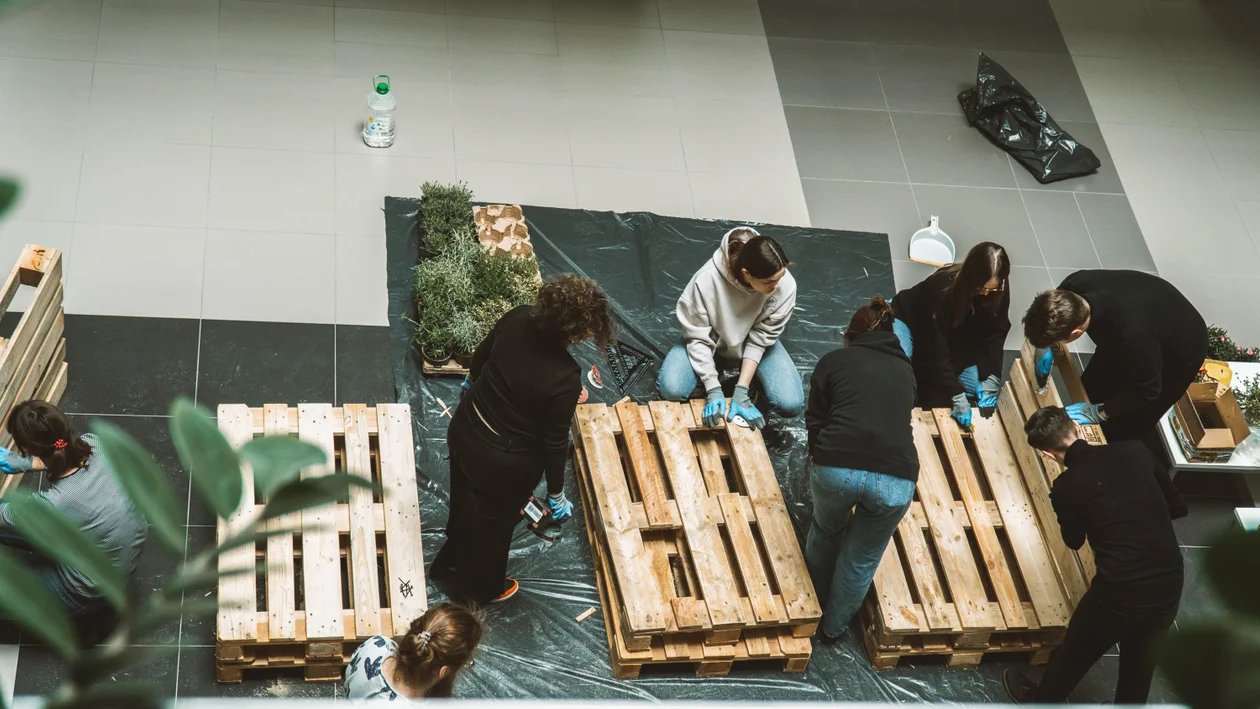 Studenci Politechniki Lubelskiej budowali ekologiczne meble