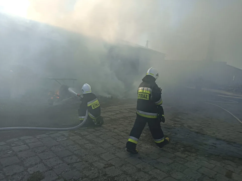 Pracowity dzień strażaków z gminy Łuków. W Sięciaszce Pierwszej palił się tartak - Zdjęcie główne