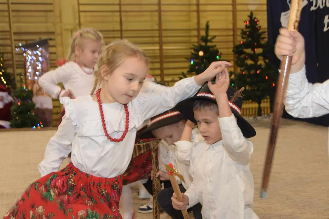 Kiermasz bożonarodzeniowy w Adamowie