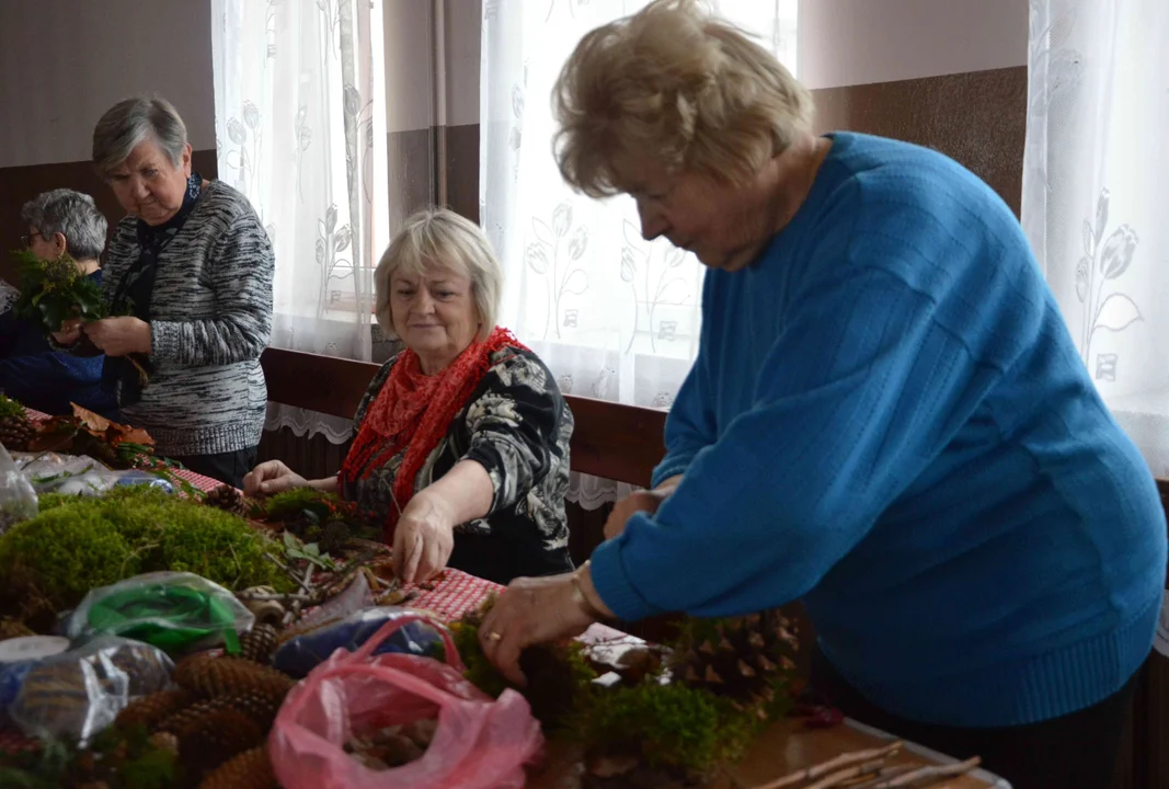 Eko Seniorki z Michowa. Stworzyły naturalne stroiki, rozciągnęły mięśnie