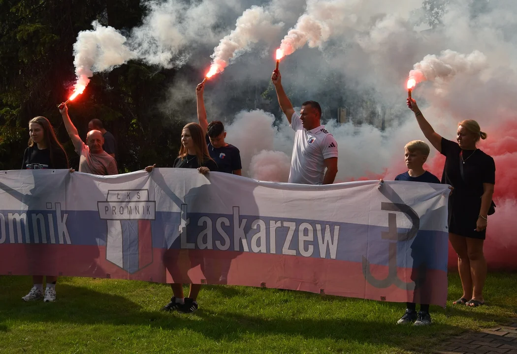 Łaskarzew: O godzinie "W" uruchomiono syreny alarmowe i odśpiewano Hymn Państwowy [Zdjęcia Cz. 1] - Zdjęcie główne